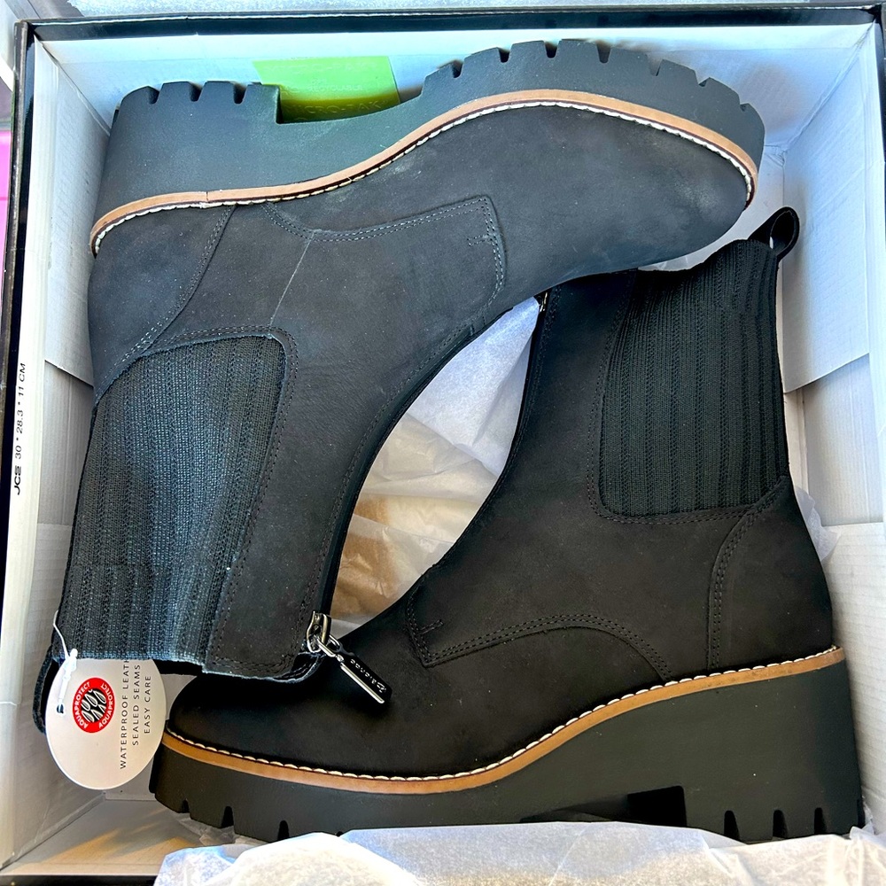 NWT blondo waterproof booties